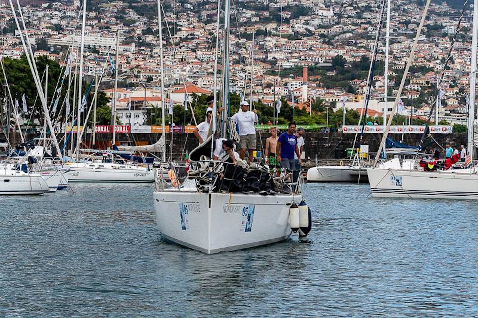 Os nossos associados e velejadores da classe Cruzeiro, participam nas provas do Campeonato Regional e em provas internacionais como a Regata Canárias-Madeira.